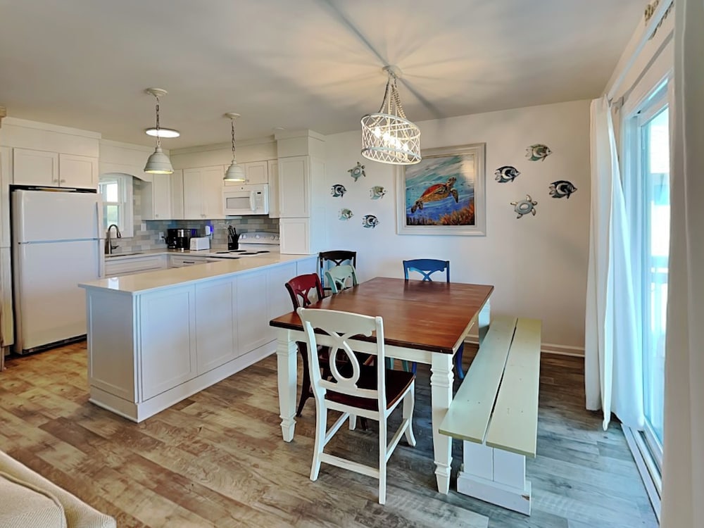 Livin' the Ruff Life by Topsail Realty