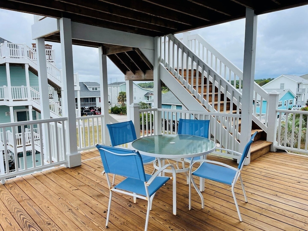 Compass Rose 4 Bedroom Home by RedAwning