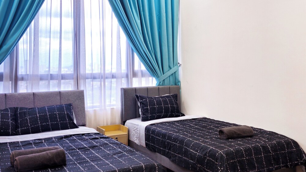 Millerz Square Family Rooms by TwoFive