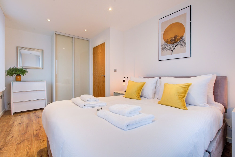 Hybrid Resi Greenwich