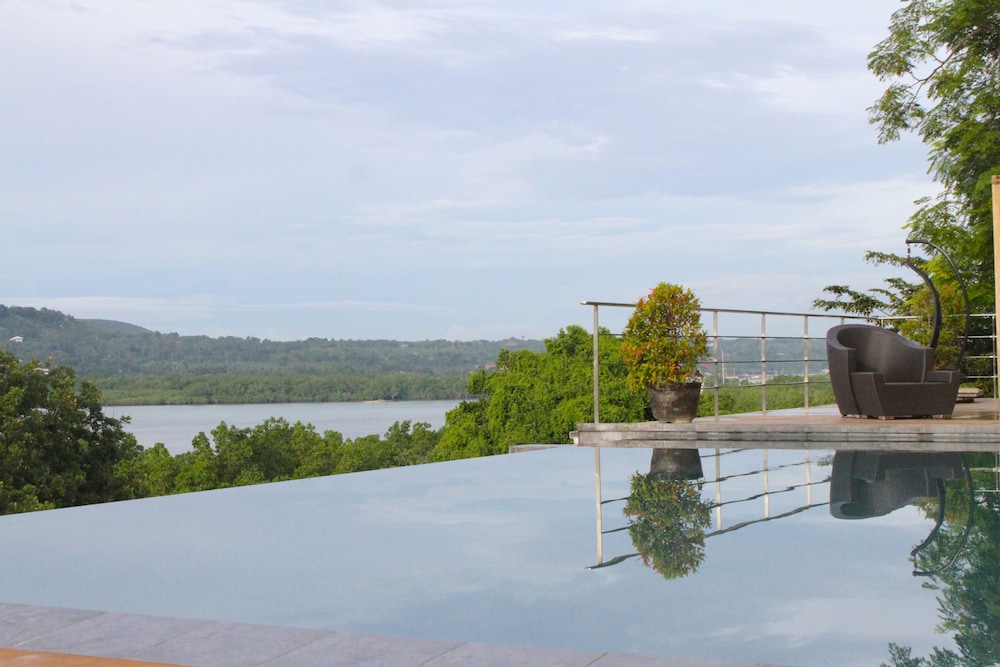 Ocean Suites Boutique Hotel
