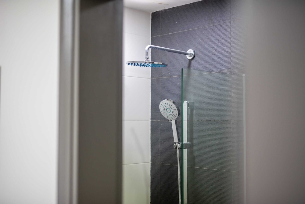 A Lovely & Comfy Suite at Suasana Suites JB 11
