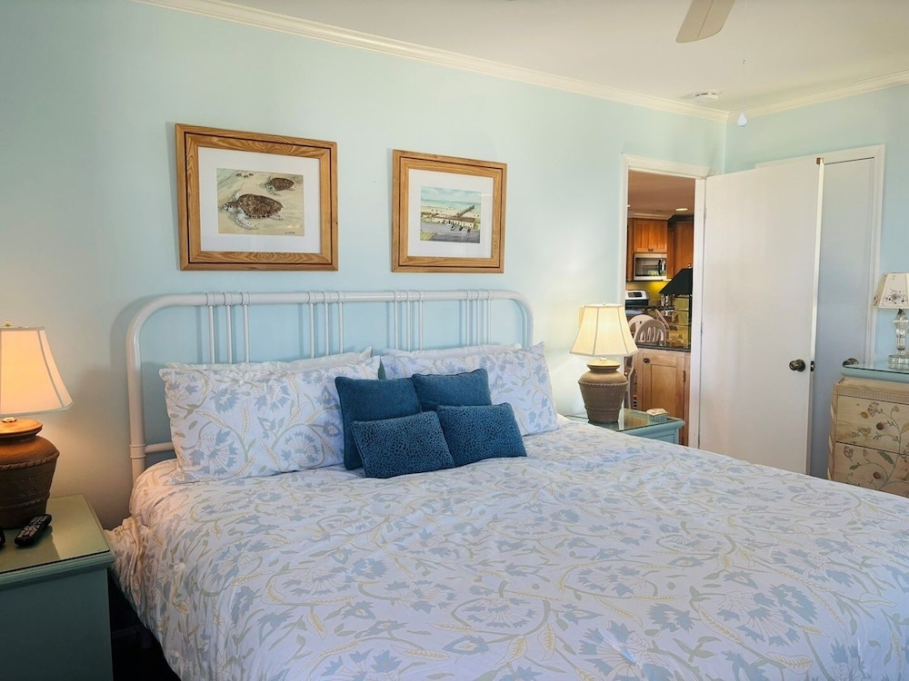Clamelot 4 Bedroom Home by RedAwning