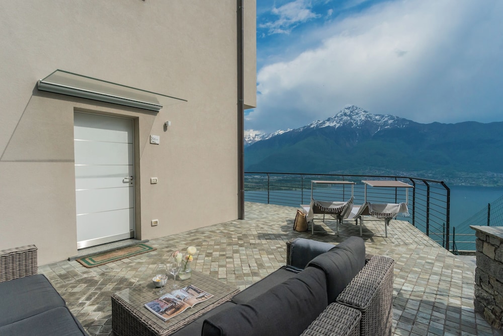 Blooms by the Lake by Rent all Como