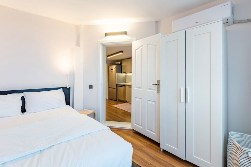 Central Flat With Lovely Terrace in Ferikoy Sisli