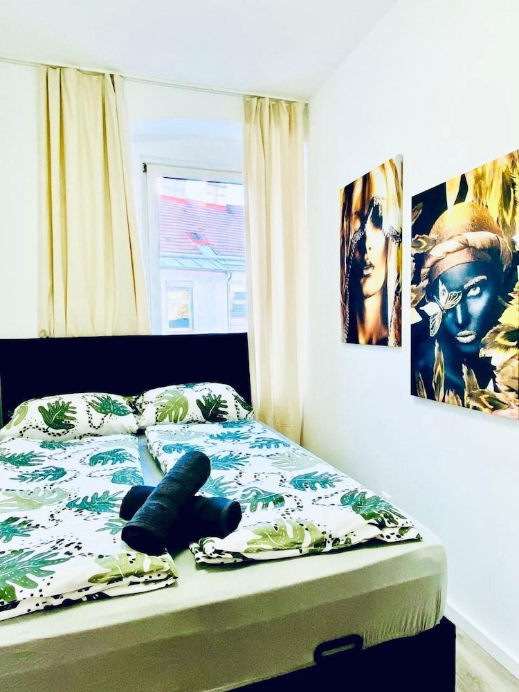 7BR Apt for 15P Near Schönbrunn