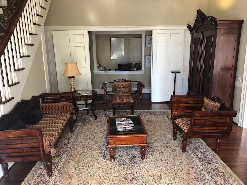 The Elizabethtown Inn