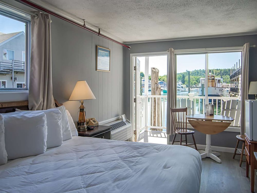 Fishermans Wharf Inn
