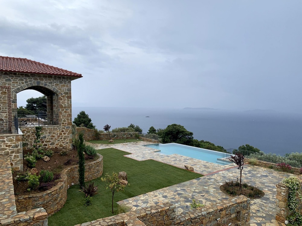 Rodon Luxury Villas Eos view 3