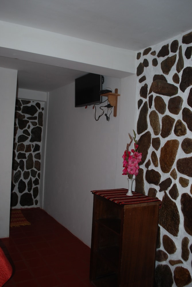 Kiswar Lodge