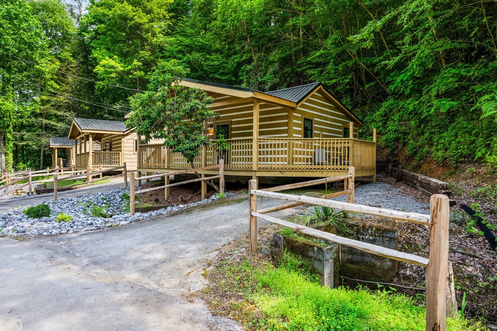 2bdrm Cabin 3 Gburg Pet-friendly Firepit Games