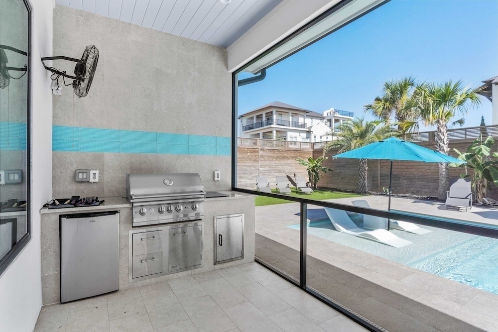 30A Happy by the Sea by Avantstay Pool, Golf Cart, Bikes