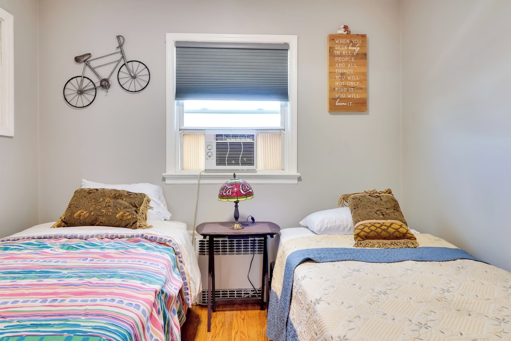 5 Mi to Dtwn Newark: Hillside Vacation Rental
