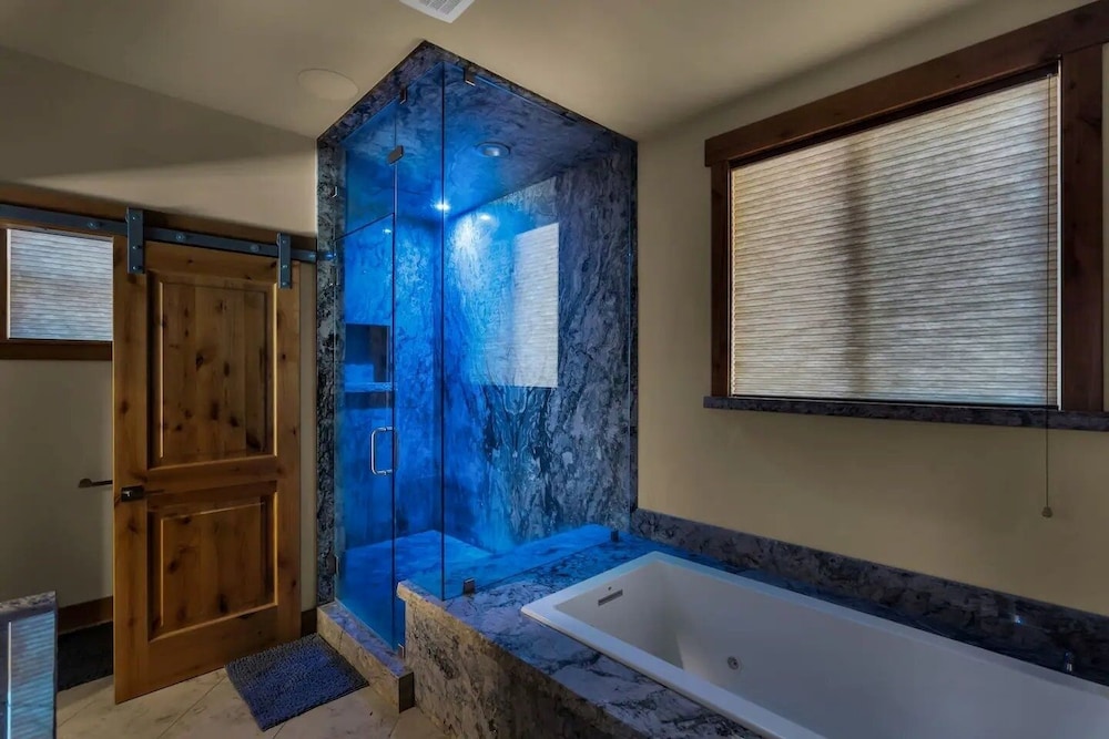 2566 Del Norte 5 Bedroom Home by RedAwning view 5