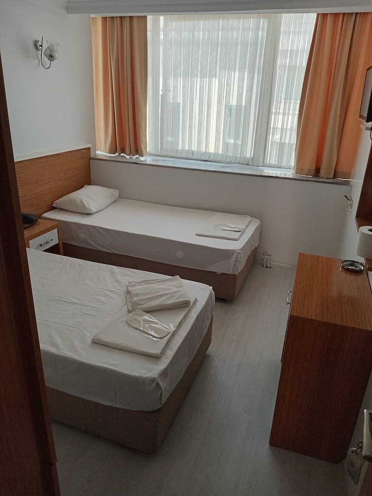 Lal Hotel