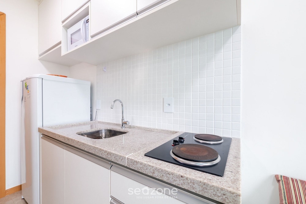 Full Apartment w/ View and Balcony - Sol0404