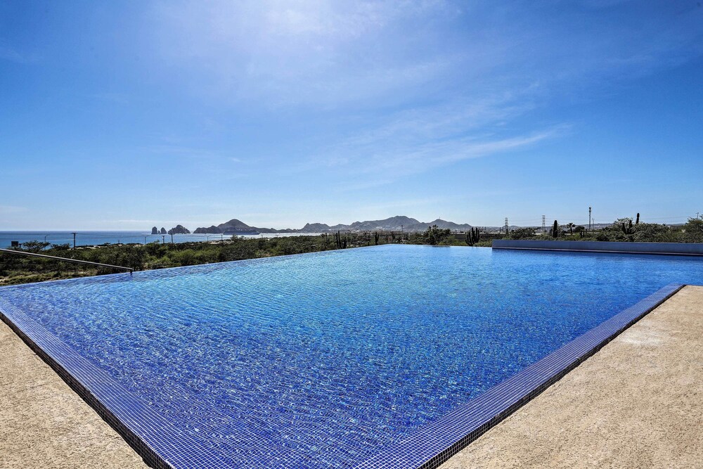 Luxe Cabo Condo w/ Ocean Views + Amenities!