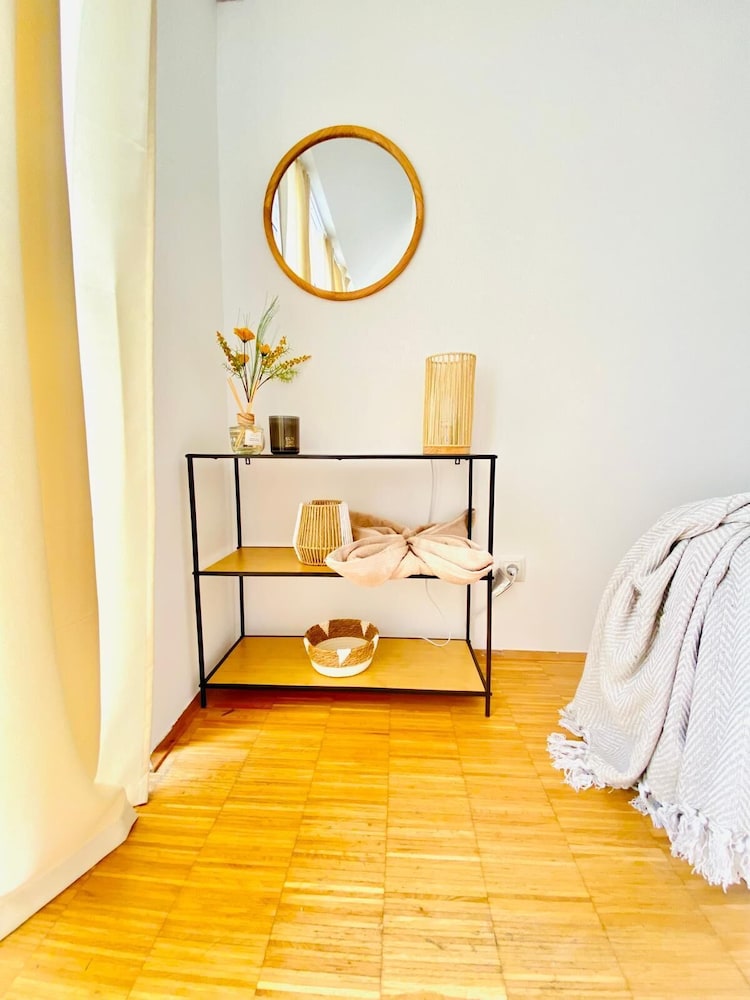 Comfy 3BR Apt With Living Room Balcony