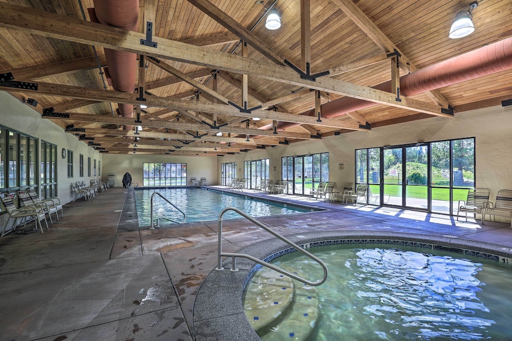 Hike, Fish & Ski: Redmond Escape w/ Hot Tub!