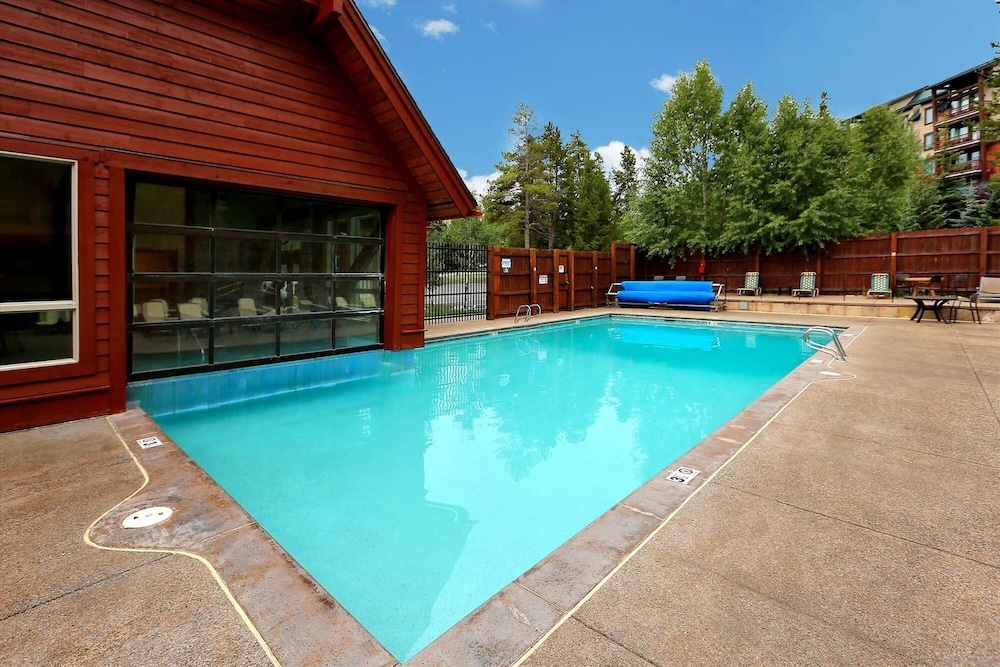 Pine Ridge 11e 2 Bedroom Condo