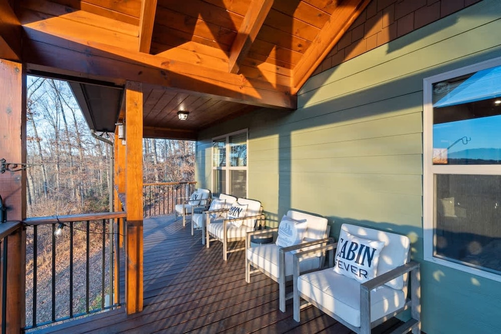 Gorgeous Blue Ridge Views Spacious Retreat With spa