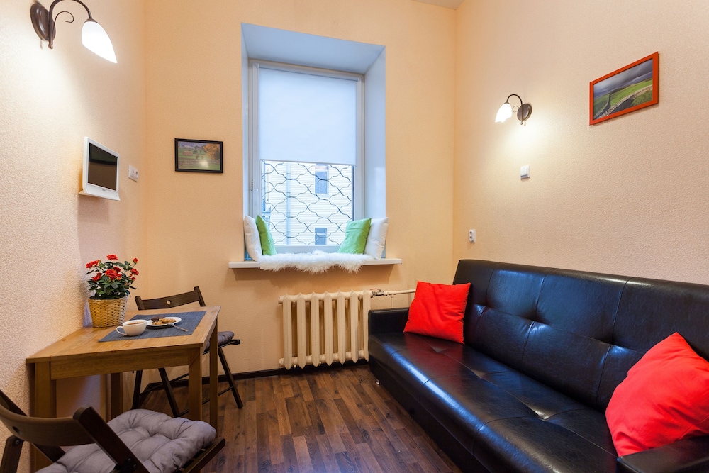 Guests love California on Chernyakhovskogo