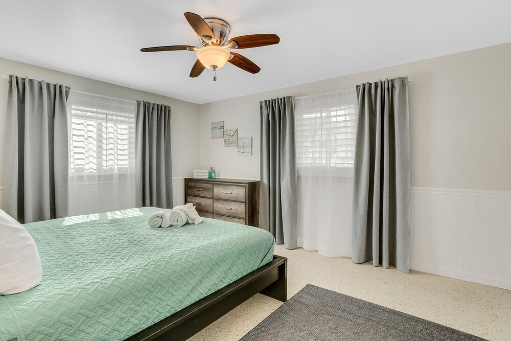 Key Lime Cove Beach House - Monthly Vacation Rental 2 Bedroom Home by RedAwning
