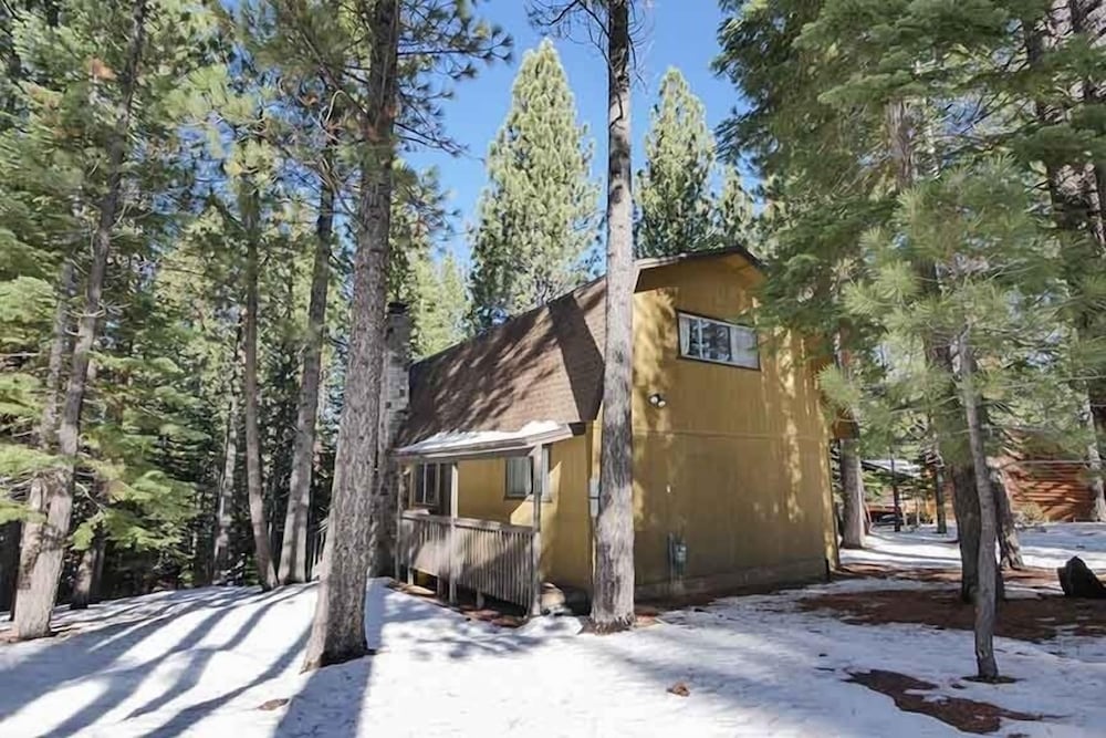Lake Tahoe Vacations - 1629 Pioneer Trail 4 Bedroom Home by RedAwning - Property Image 4