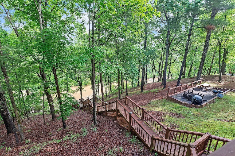 Mountain Getaway With Hot Tub & Game Room 4 Bedroom Cabin
