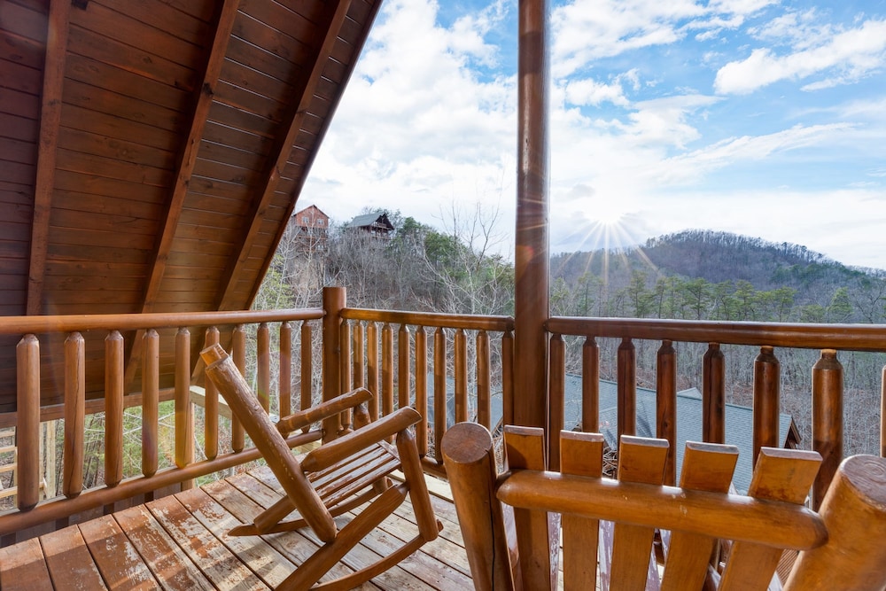 Anne s Place Cozy Cabin With Hot Tub Games Near Dollywood Attractions