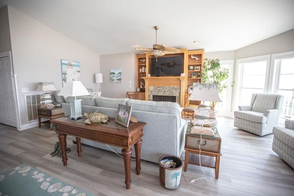 Paw-paw's Place 6 Bedroom Home by RedAwning