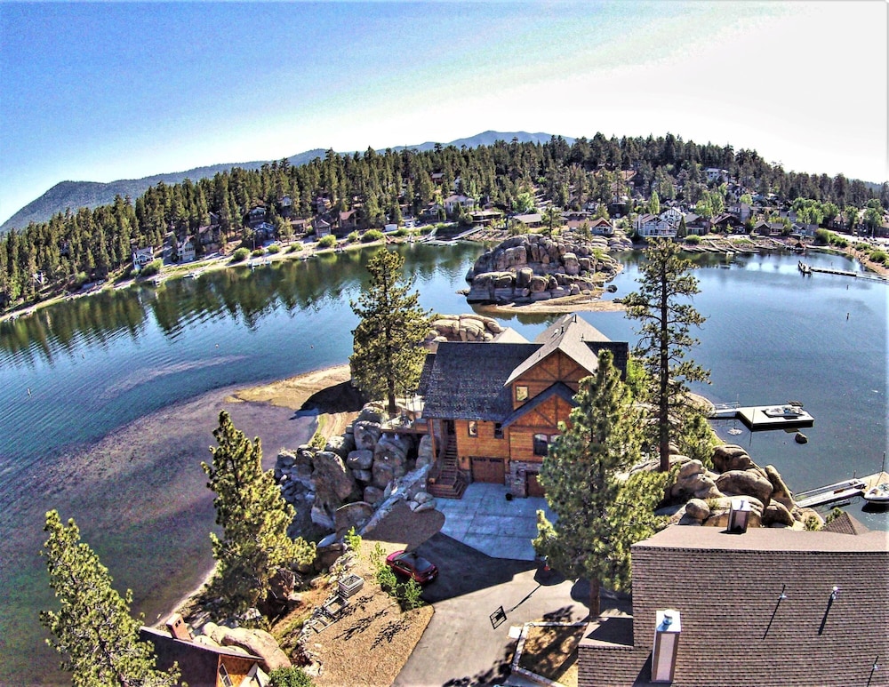 Boulder Cove Lakefront Estate