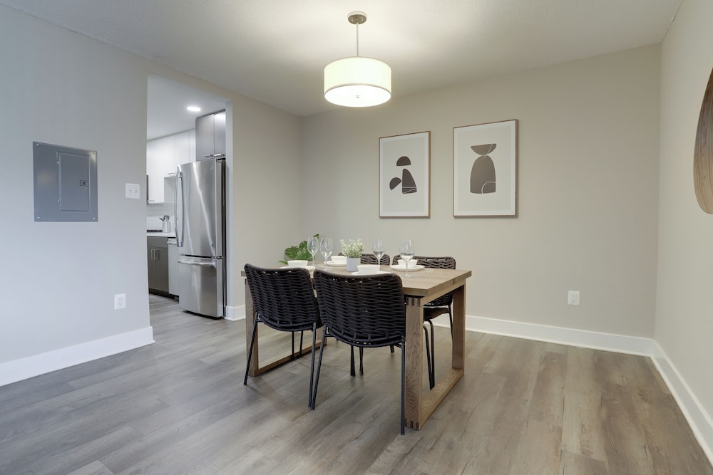 Walkable DC View Apartments