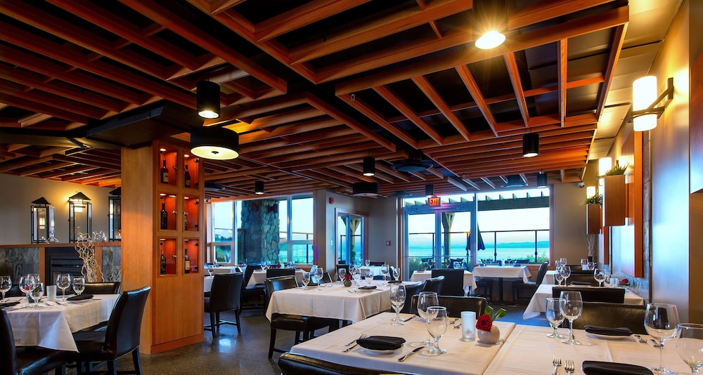Parksville Vacations - THE Beach Club Resort - Property Image 9