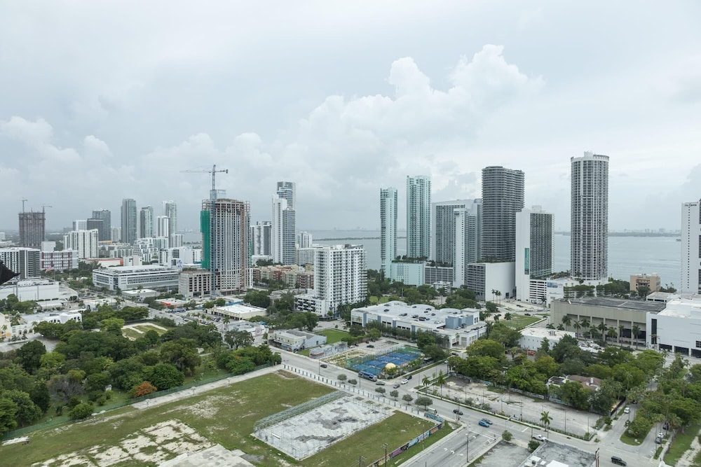 Miami Modern - Lux Amenities Pool Parking