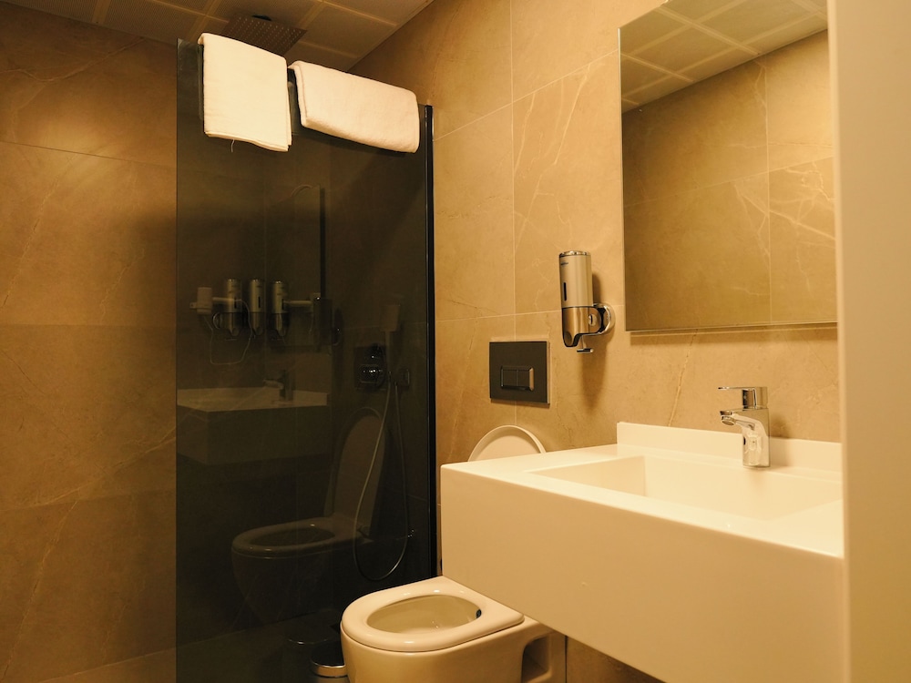 Bonnie City Hotel - Image 30