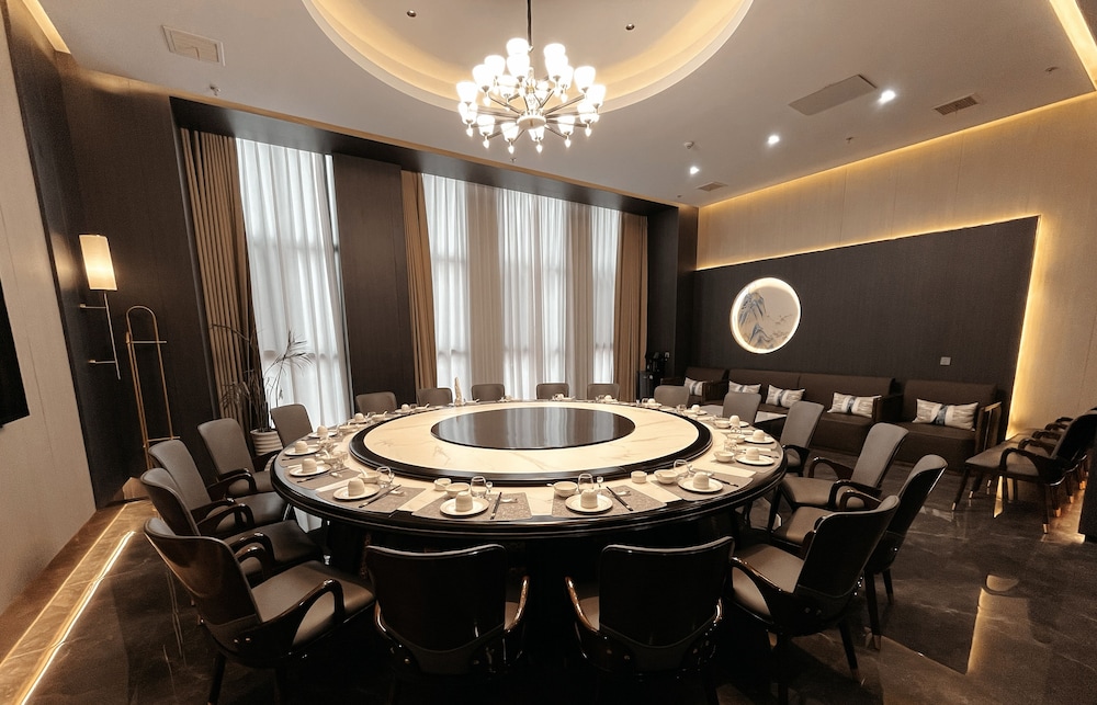 HIGH-TECH NEW YUET INTERNATIONAL HOTEL