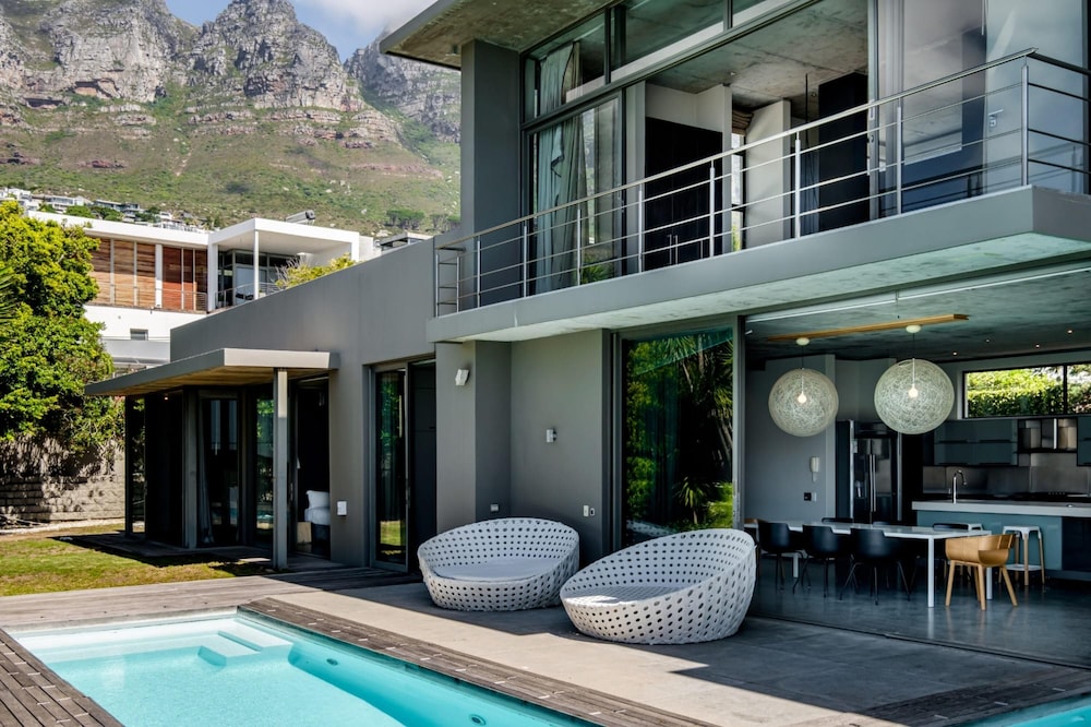 Exquisite Modern Camps Bay Villa Hove Villa