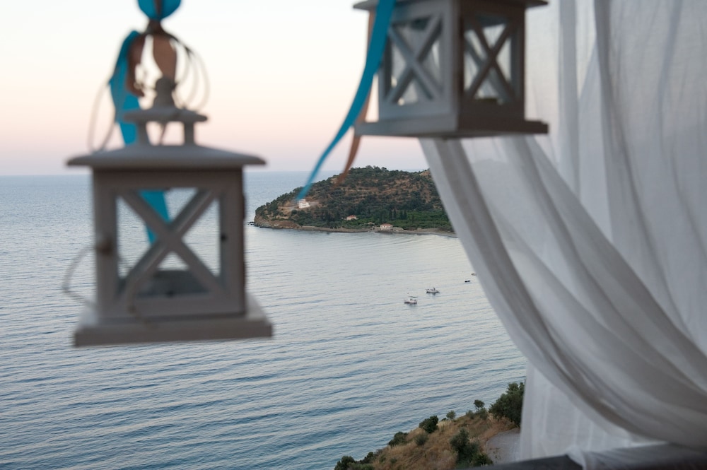 Apelon Tiritas Villas