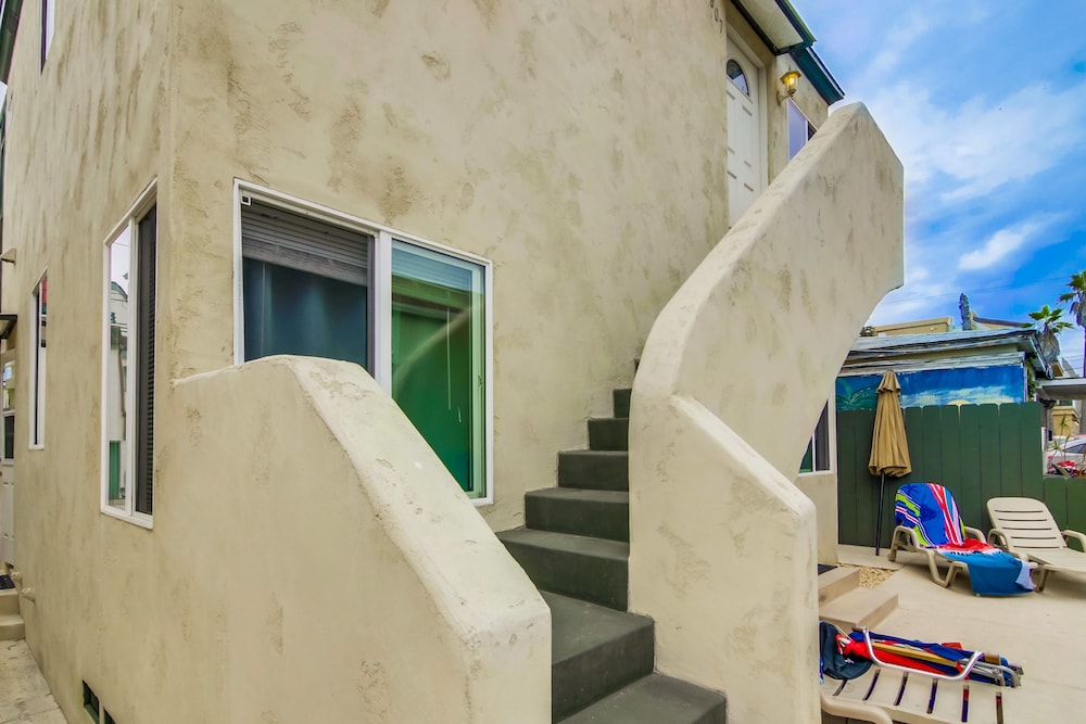 Manhattan Shores 1B