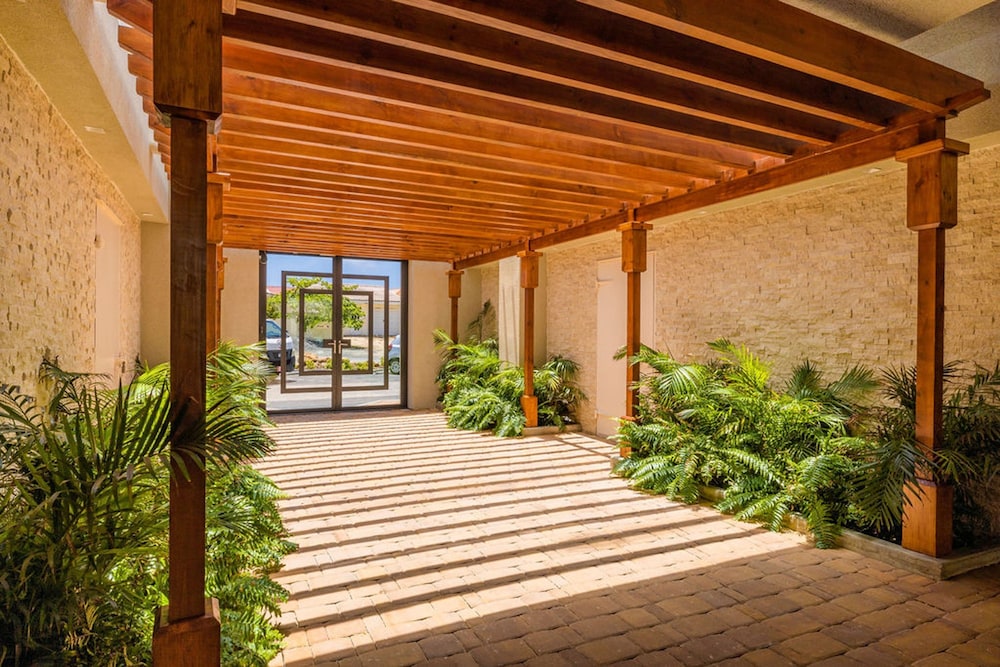 NEW Modern 2BR 2BA Condo w Gym Pool BBQ Parking