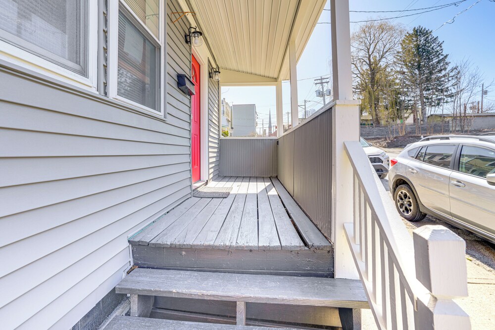 Walk to Dtwn Hudson: Cozy Upstate Apartment