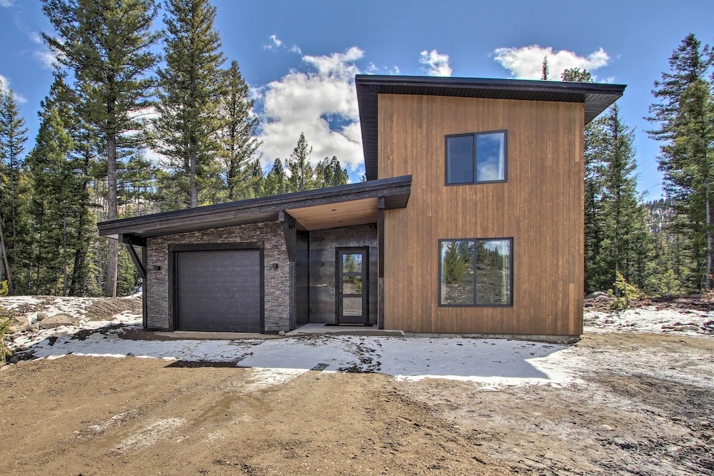 Modern & Newly Built Cabin: Ski, Fish, Hike! view 2