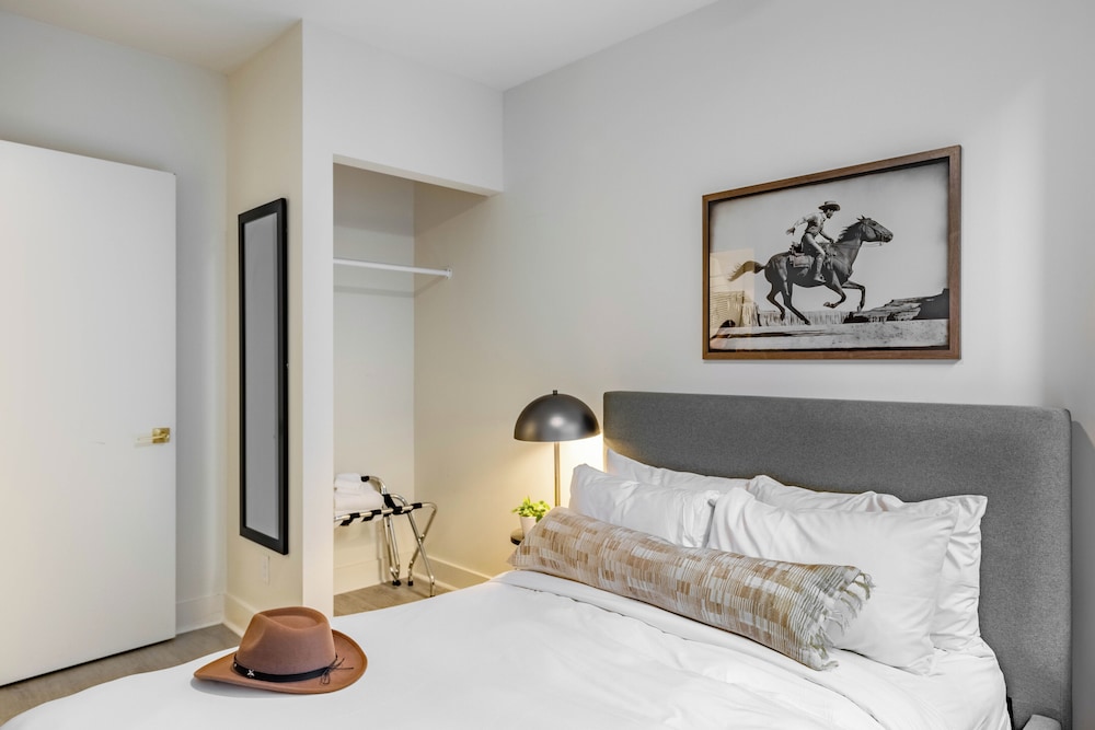 The Outrider by AvantStay Chic Stay Close to Broadway