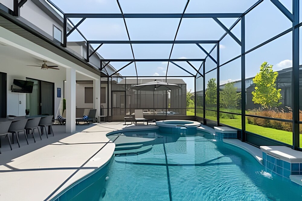 Luxury 6BR Near Universal, Pool, Spa & Game Room