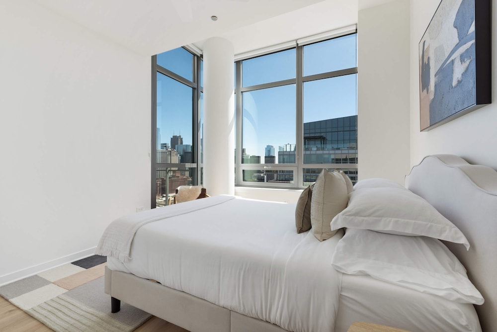 Group Stay 3 Penthouses in the Same Building