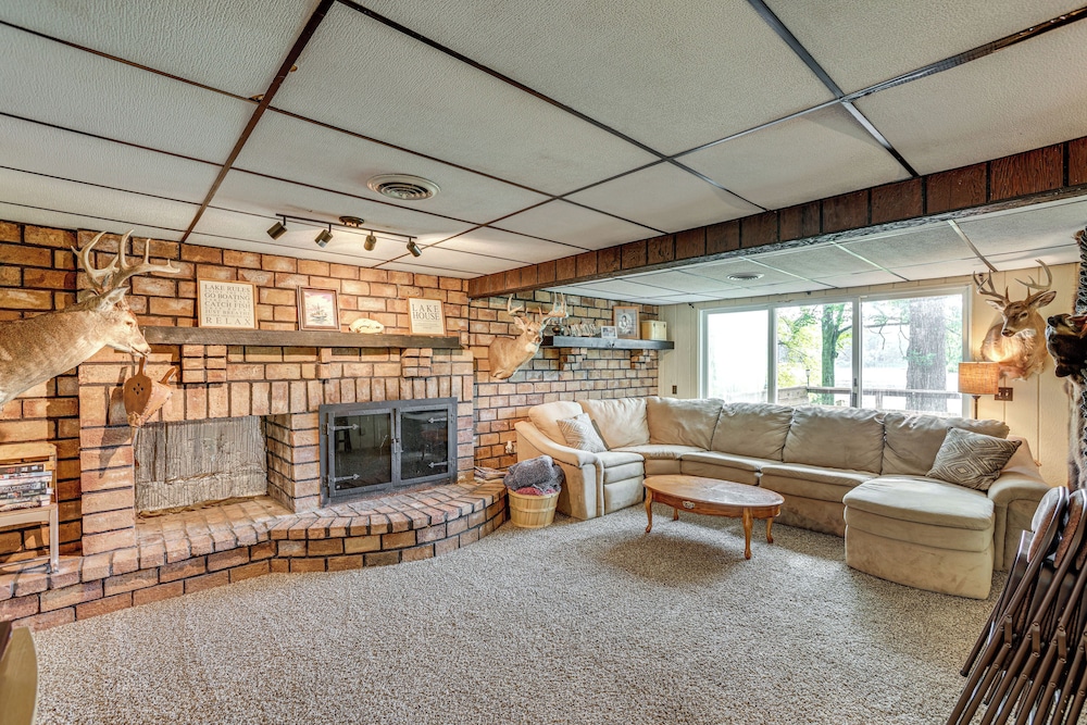 Lakefront Home w/ Deck: Central Michigan Escape!