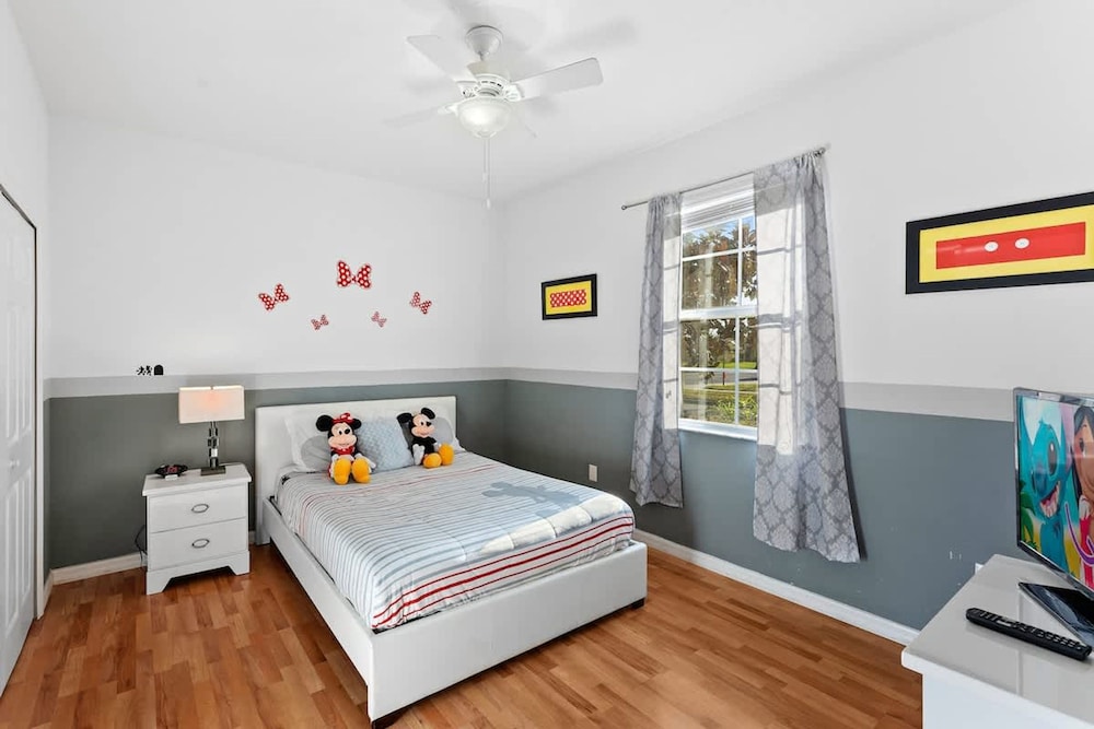 Lake View and Private Pool 4BR at Bella Vida