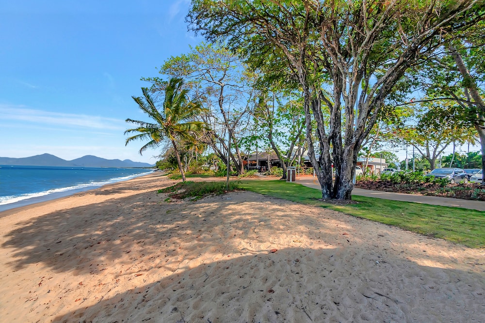 Absolute Beachfront House with Private Pool view 3