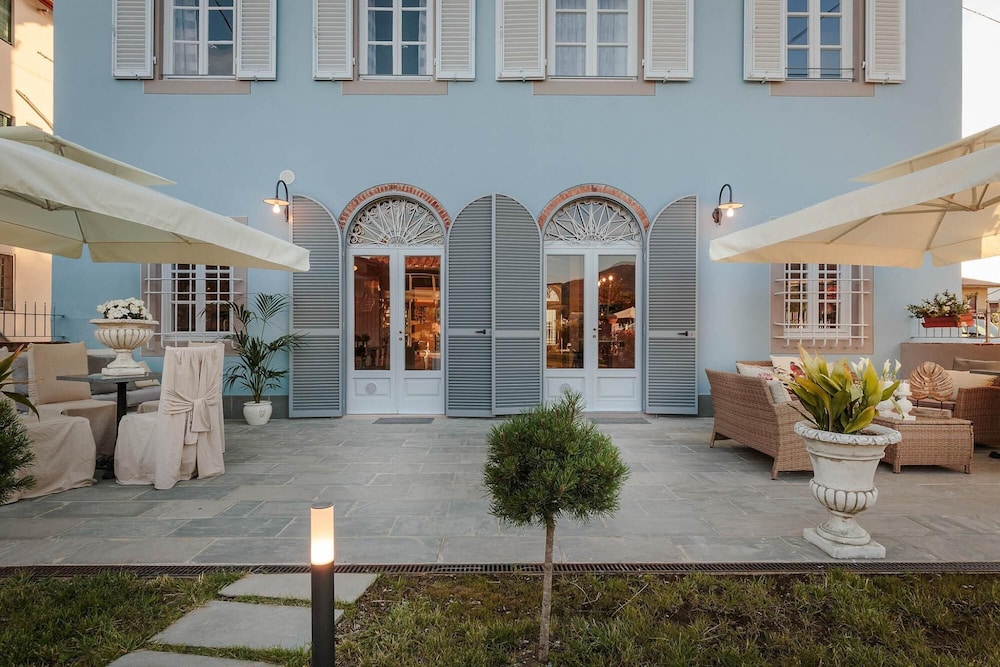Villa Ricordi in Marlia view 2